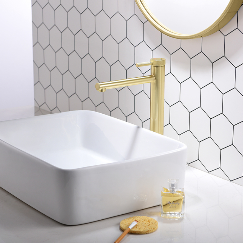 Hoge wastafelkraan Taylor - Brushed gold - 30.5 × 5.5 × 18 cm